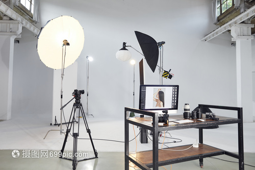 光影的幕后推手 探秘摄影棚内的机械设备